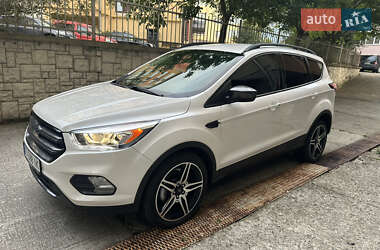 Внедорожник / Кроссовер Ford Escape 2019 в 