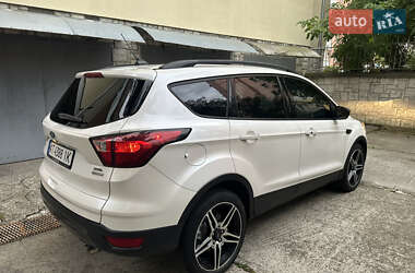 Внедорожник / Кроссовер Ford Escape 2019 в 