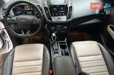 Внедорожник / Кроссовер Ford Escape 2019 в 