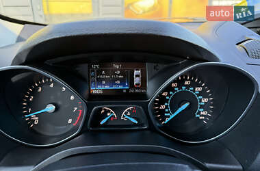 Внедорожник / Кроссовер Ford Escape 2016 в 