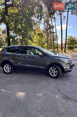 Внедорожник / Кроссовер Ford Escape 2019 в 