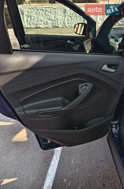 Внедорожник / Кроссовер Ford Escape 2014 в 