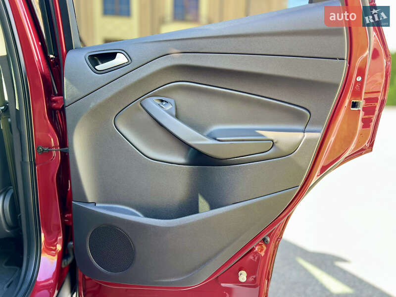 Внедорожник / Кроссовер Ford Escape 2018 в Киеве