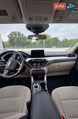 Внедорожник / Кроссовер Ford Escape 2020 в 