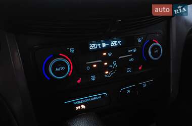 Внедорожник / Кроссовер Ford Escape 2019 в 