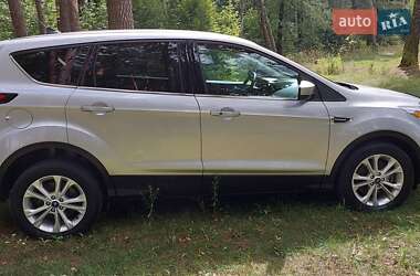 Внедорожник / Кроссовер Ford Escape 2019 в 