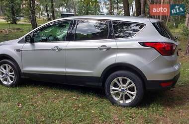 Внедорожник / Кроссовер Ford Escape 2019 в 