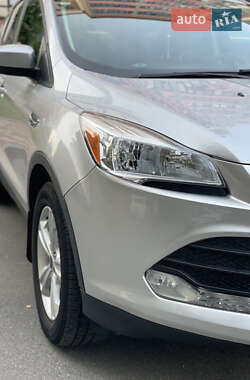Внедорожник / Кроссовер Ford Escape 2015 в 
