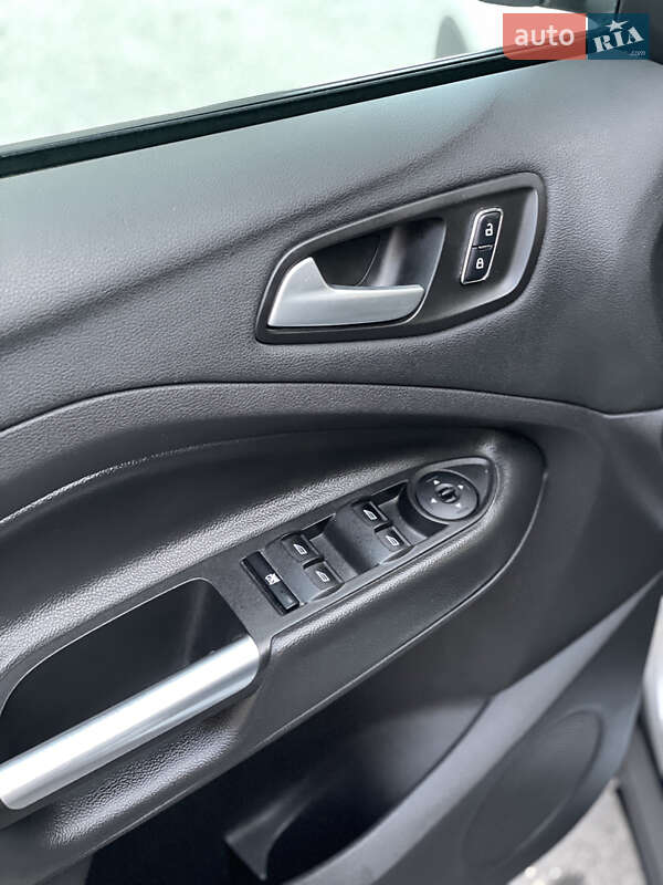 Внедорожник / Кроссовер Ford Escape 2015 в Тернополе