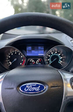 Внедорожник / Кроссовер Ford Escape 2015 в 