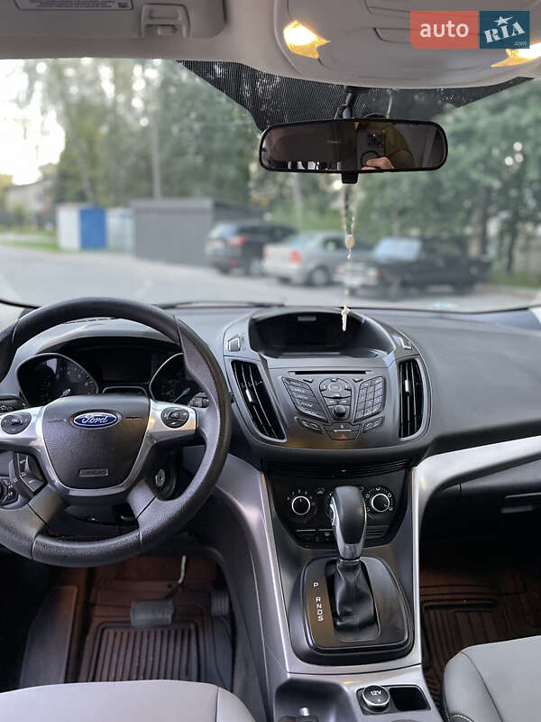 Внедорожник / Кроссовер Ford Escape 2015 в Тернополе