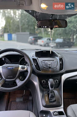 Внедорожник / Кроссовер Ford Escape 2015 в 