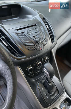 Внедорожник / Кроссовер Ford Escape 2015 в 