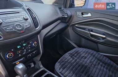 Внедорожник / Кроссовер Ford Escape 2017 в 
