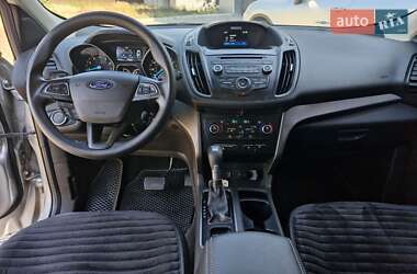 Внедорожник / Кроссовер Ford Escape 2017 в 