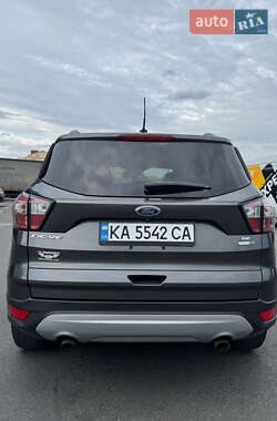 Внедорожник / Кроссовер Ford Escape 2017 в 