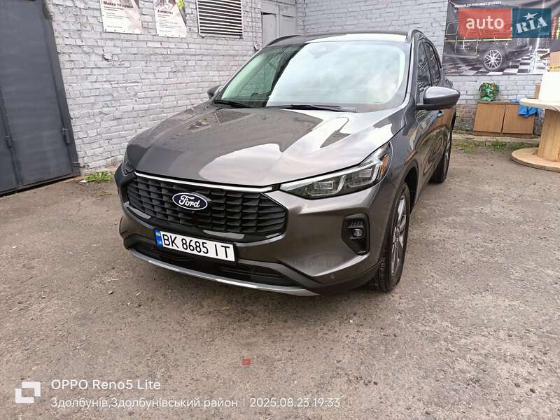 Внедорожник / Кроссовер Ford Escape 2024 в 