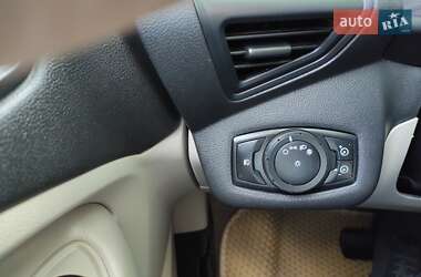 Внедорожник / Кроссовер Ford Escape 2013 в 