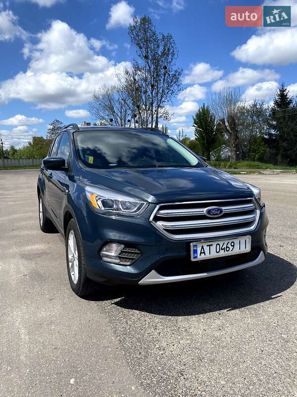 Внедорожник / Кроссовер Ford Escape 2018 в 