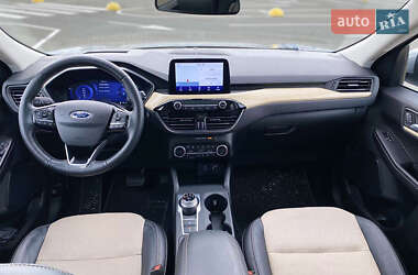 Внедорожник / Кроссовер Ford Escape 2021 в 