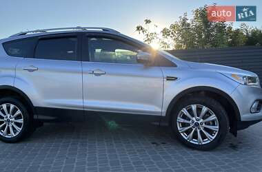 Внедорожник / Кроссовер Ford Escape 2017 в 