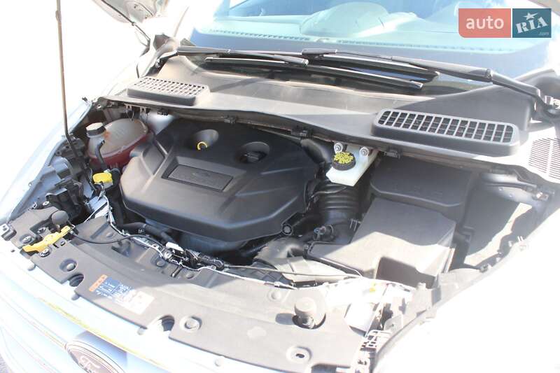 Внедорожник / Кроссовер Ford Escape 2017 в Кривом Роге