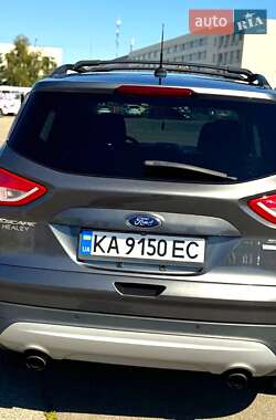 Внедорожник / Кроссовер Ford Escape 2015 в 