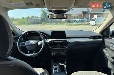 Внедорожник / Кроссовер Ford Escape 2020 в 