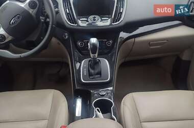 Позашляховик / Кросовер Ford Escape 2013 в 