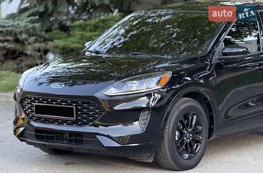 Внедорожник / Кроссовер Ford Escape 2020 в 