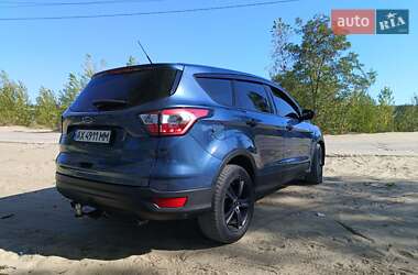 Внедорожник / Кроссовер Ford Escape 2017 в 