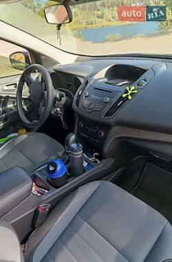 Внедорожник / Кроссовер Ford Escape 2017 в 