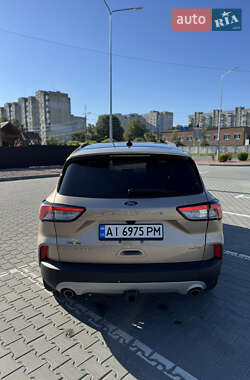 Внедорожник / Кроссовер Ford Escape 2020 в 