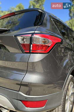 Позашляховик / Кросовер Ford Escape 2018 в 