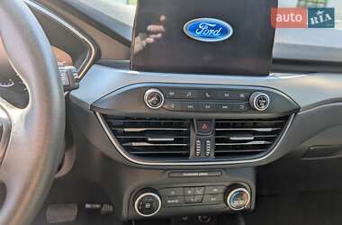 Внедорожник / Кроссовер Ford Escape 2020 в 