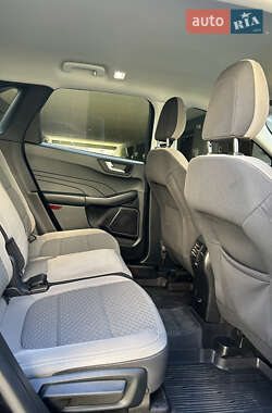 Внедорожник / Кроссовер Ford Escape 2021 в 