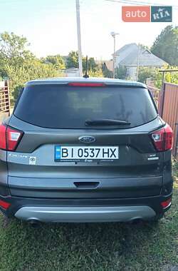 Внедорожник / Кроссовер Ford Escape 2018 в 