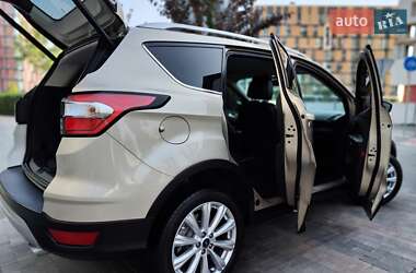 Позашляховик / Кросовер Ford Escape 2016 в 