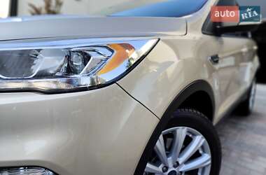 Позашляховик / Кросовер Ford Escape 2016 в 