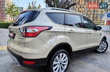 Позашляховик / Кросовер Ford Escape 2016 в 