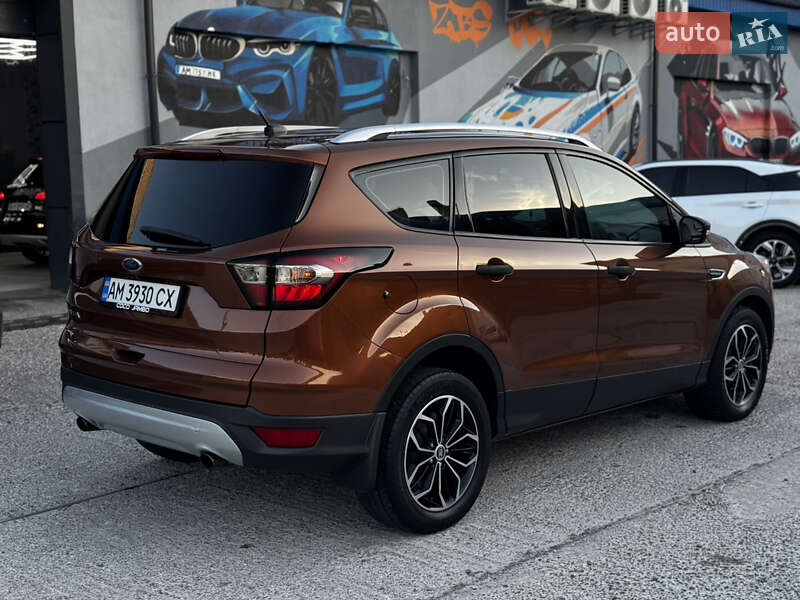 Внедорожник / Кроссовер Ford Escape 2017 в Житомире