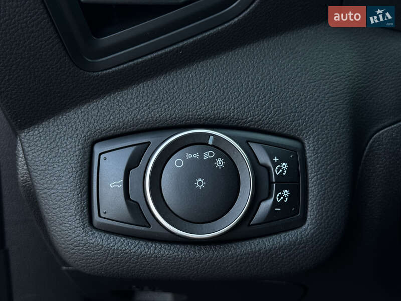 Внедорожник / Кроссовер Ford Escape 2017 в Житомире