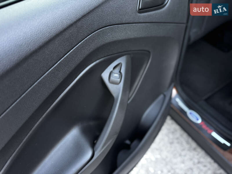 Внедорожник / Кроссовер Ford Escape 2017 в Житомире