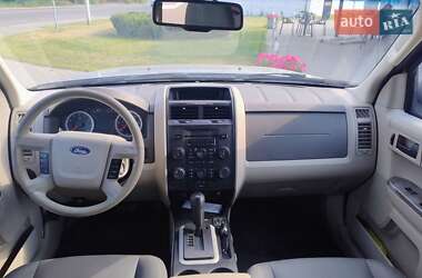Внедорожник / Кроссовер Ford Escape 2010 в 
