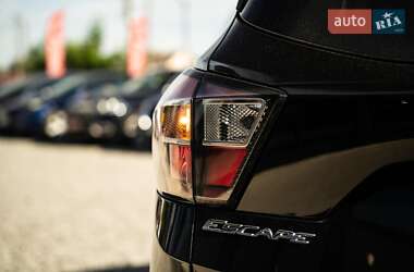 Внедорожник / Кроссовер Ford Escape 2016 в 