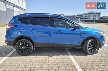 Внедорожник / Кроссовер Ford Escape 2016 в 