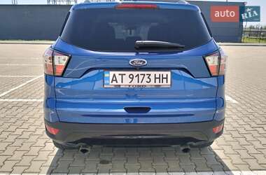 Внедорожник / Кроссовер Ford Escape 2016 в 
