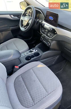 Внедорожник / Кроссовер Ford Escape 2019 в 