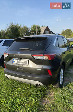 Внедорожник / Кроссовер Ford Escape 2019 в 