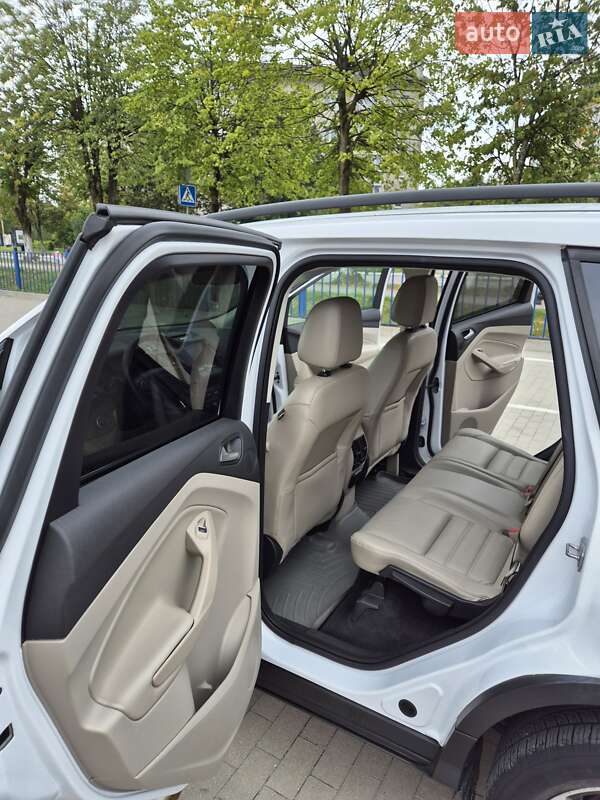 Внедорожник / Кроссовер Ford Escape 2016 в Долине фото 14 Внедорожник / Кроссовер Ford Escape 2016 в Долине